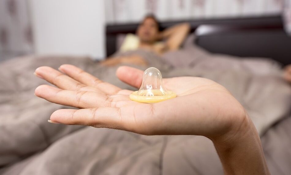 kondom sareng pelumas nalika ngahudangkeun