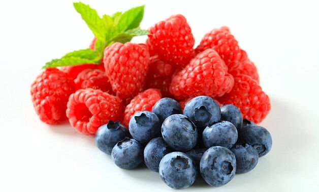 Raspberries jeung blueberries - berries nu ngaronjatkeun potency di lalaki